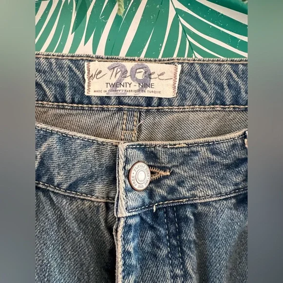 Free People Desert Rose Jeans high rise strait leg embroideredfloral sz 29